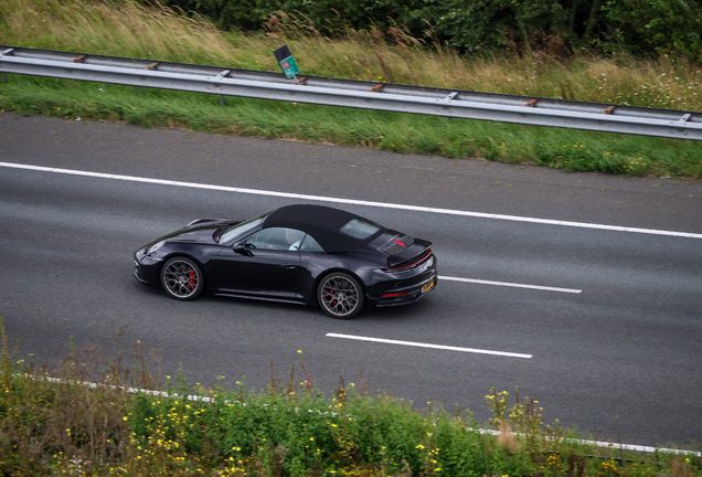 Porsche 992 Carrera 4S Cabriolet