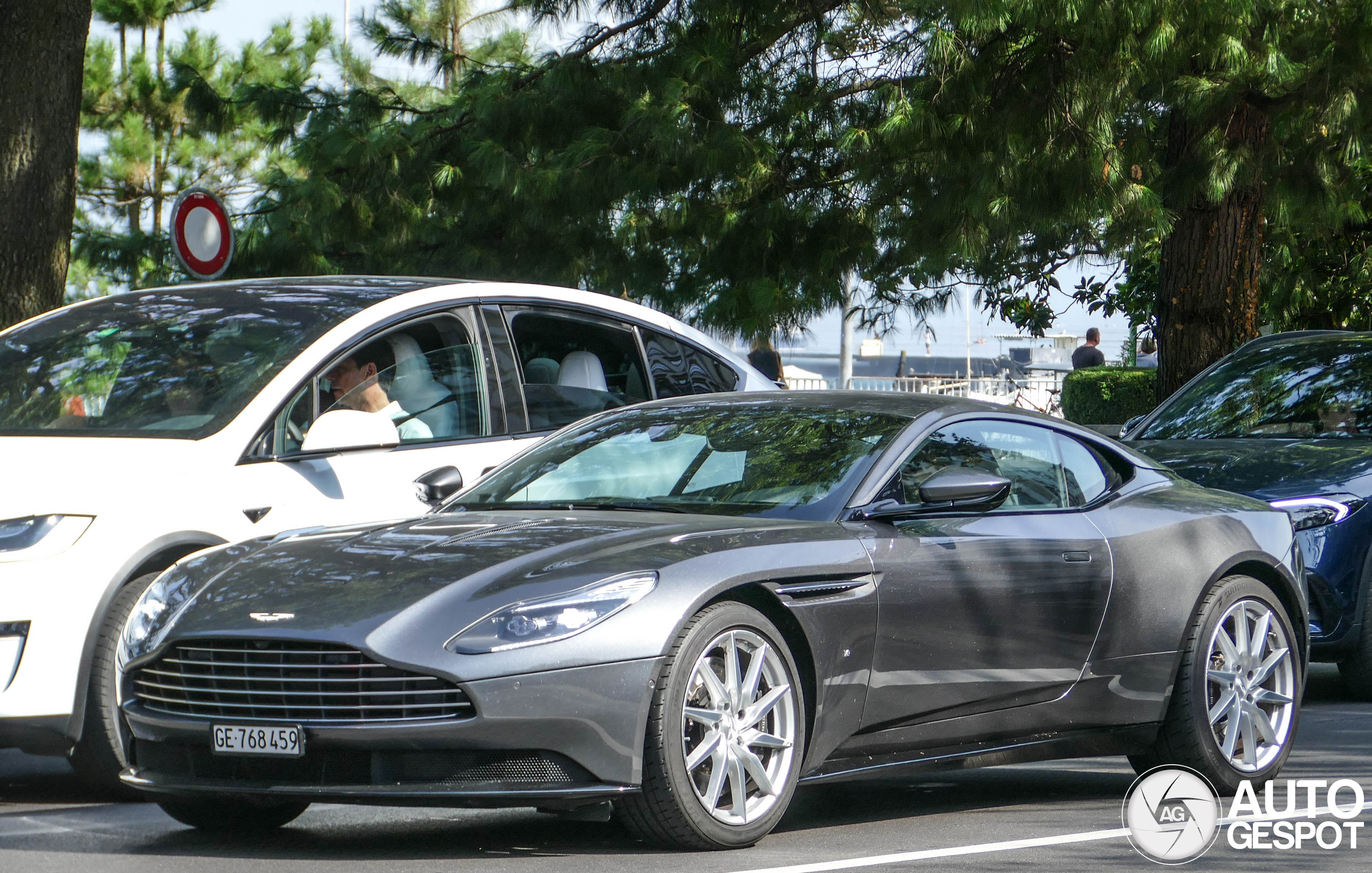 Aston Martin DB11