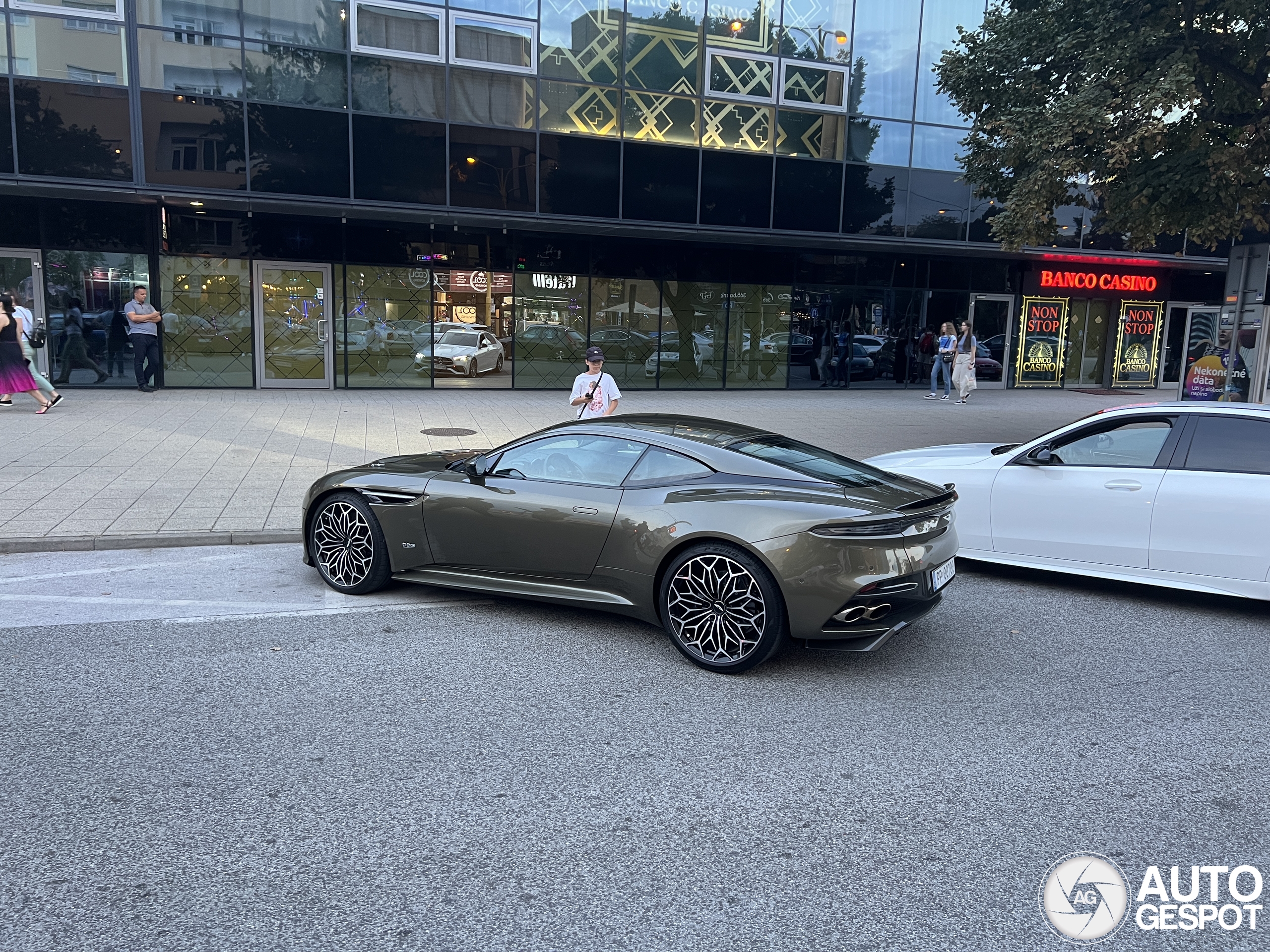 Aston Martin DBS Superleggera OHMSS Edition