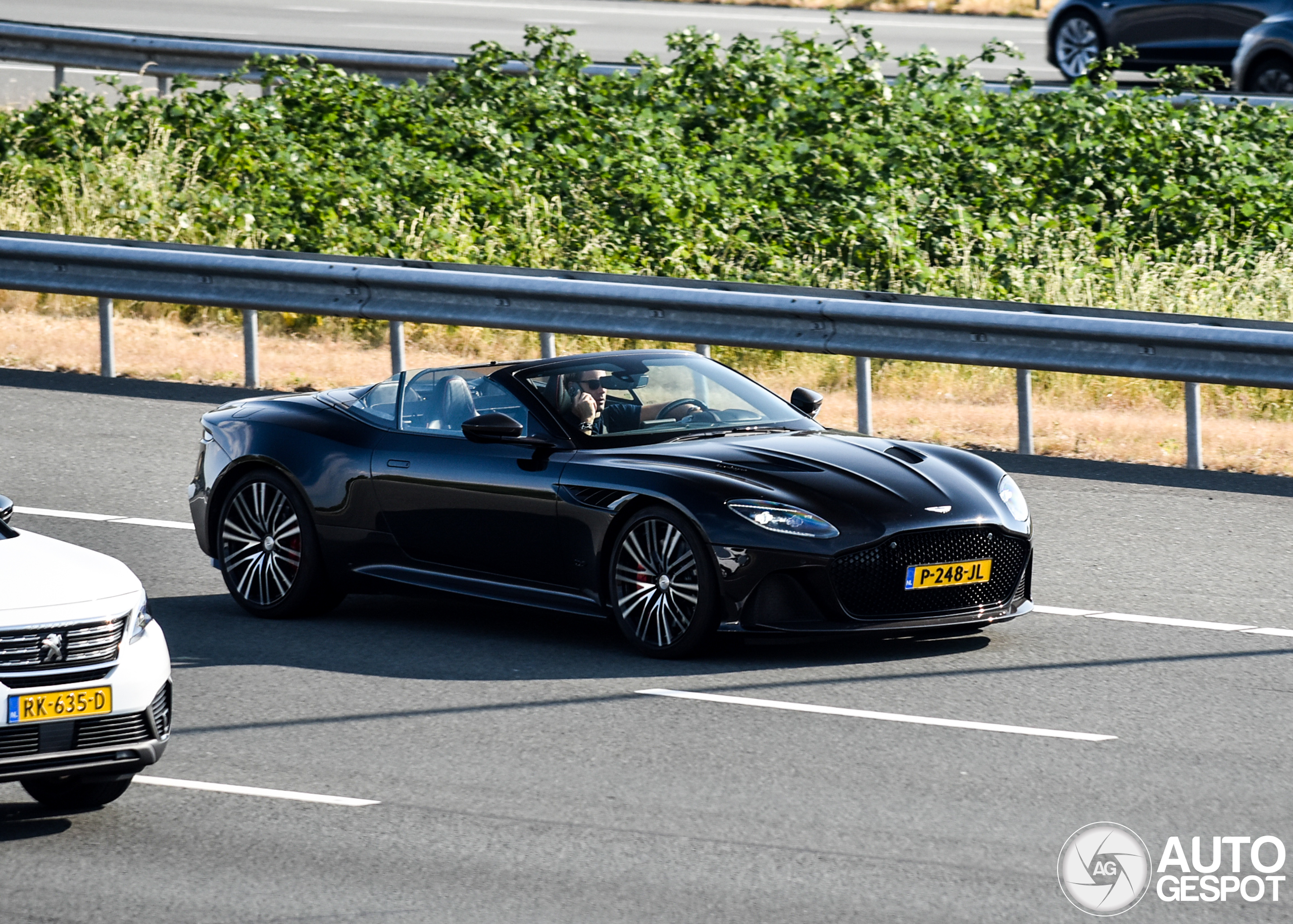 Aston Martin DBS Superleggera Volante