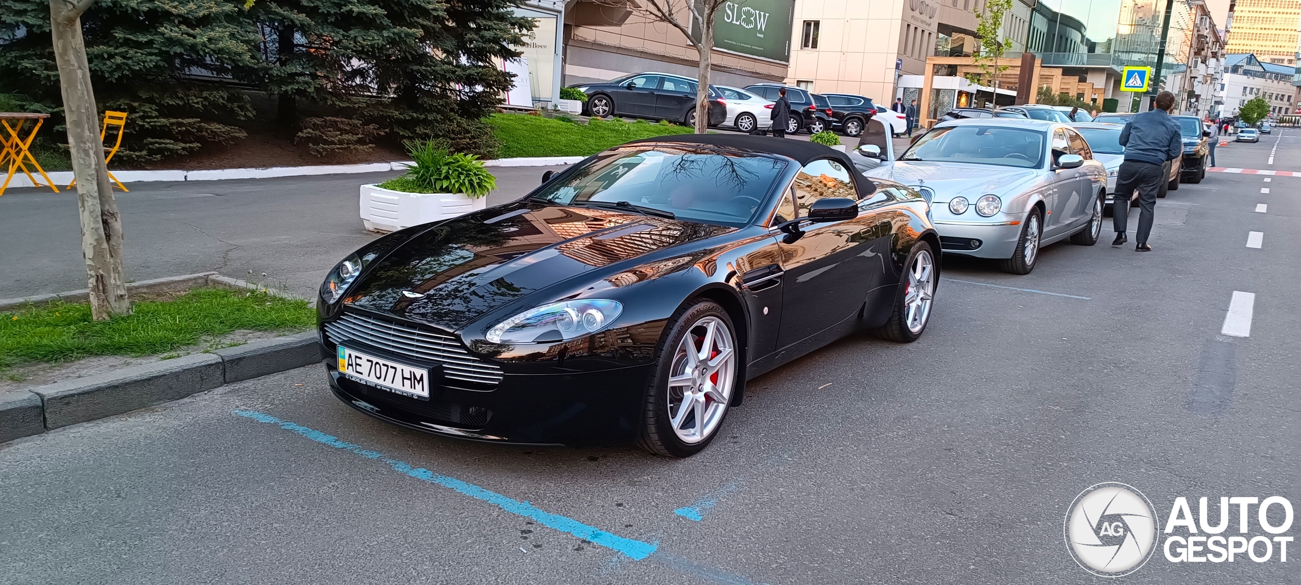 Aston Martin V8 Vantage Roadster