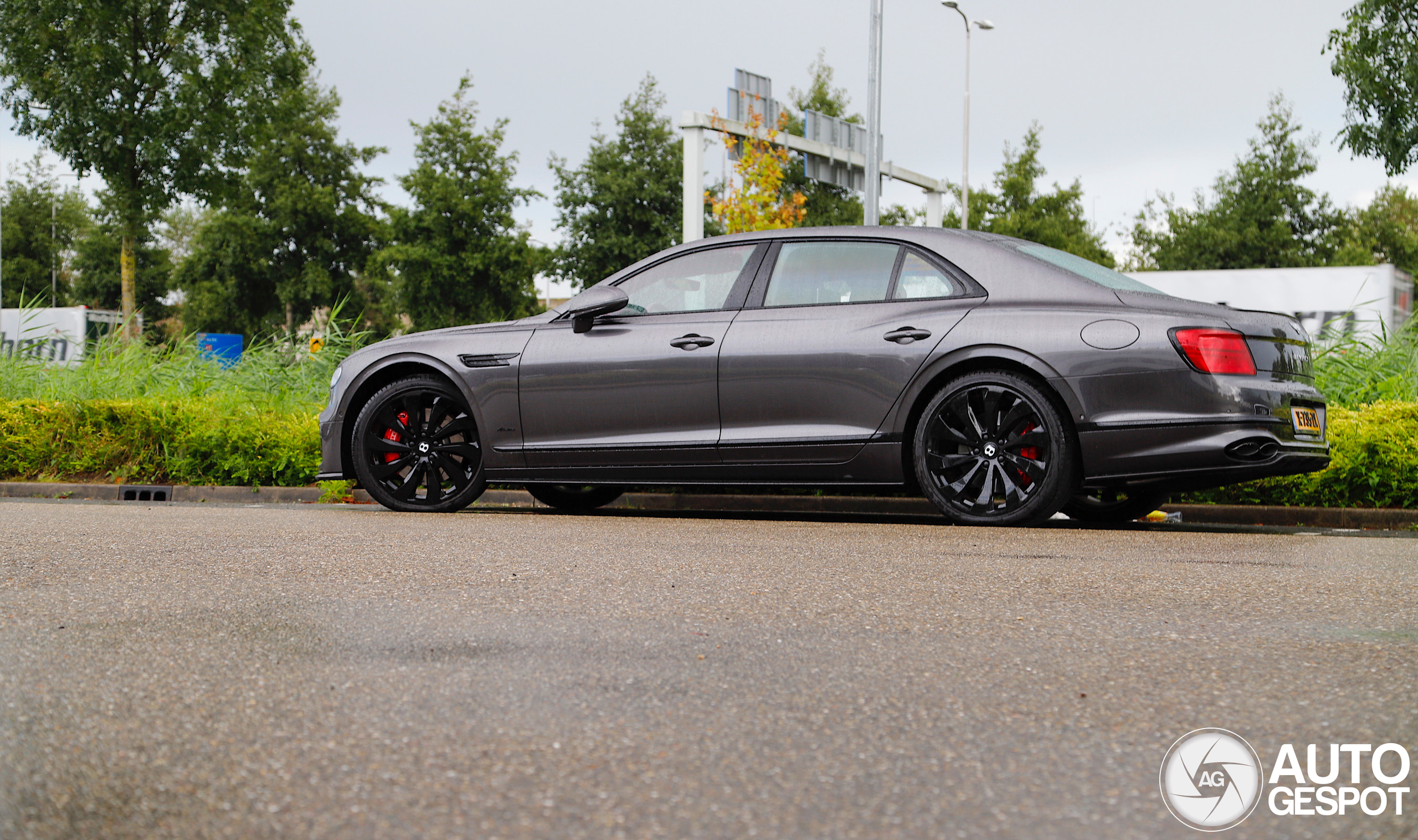 Bentley Flying Spur Hybrid Azure