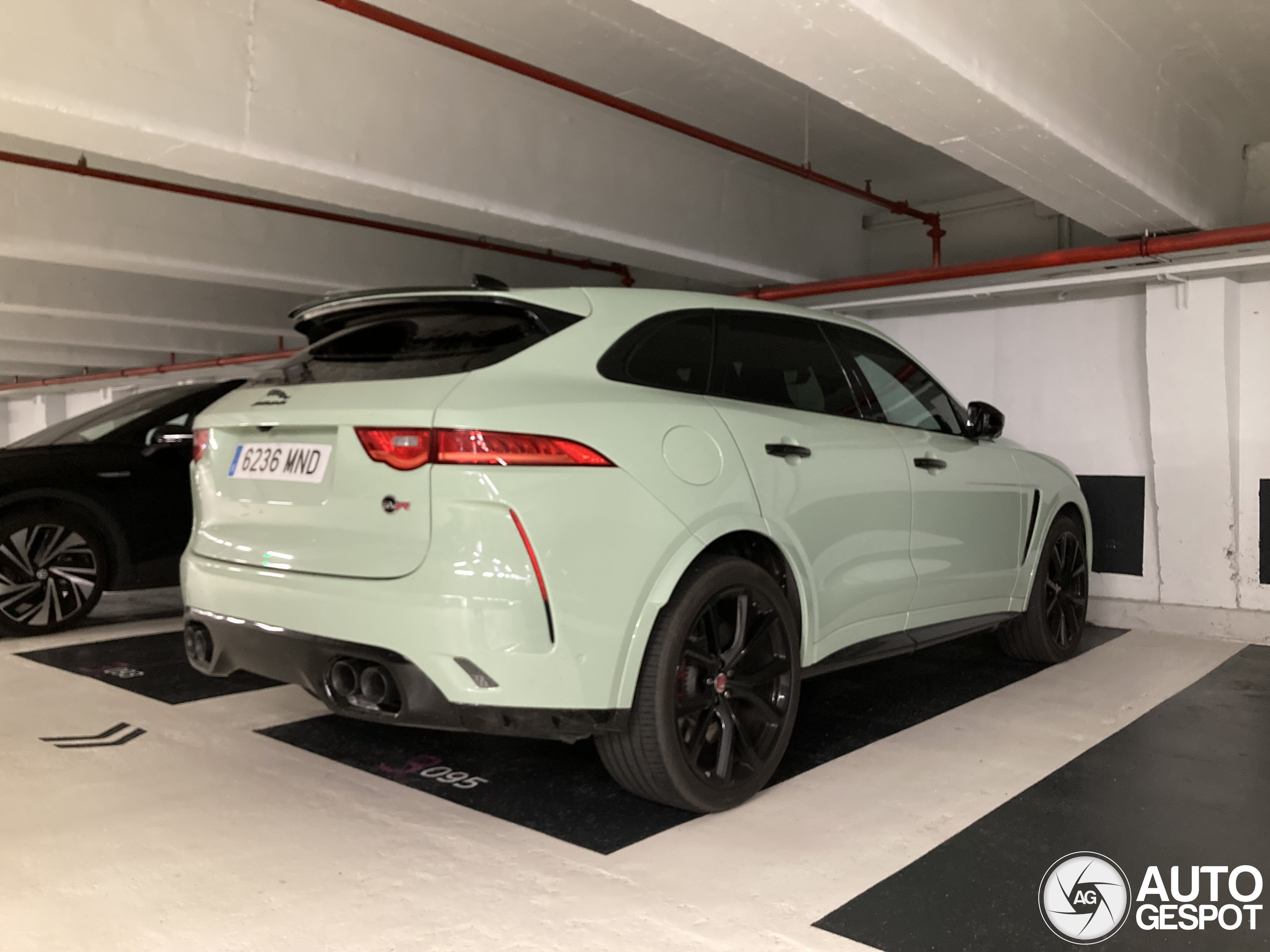 Jaguar F-PACE SVR