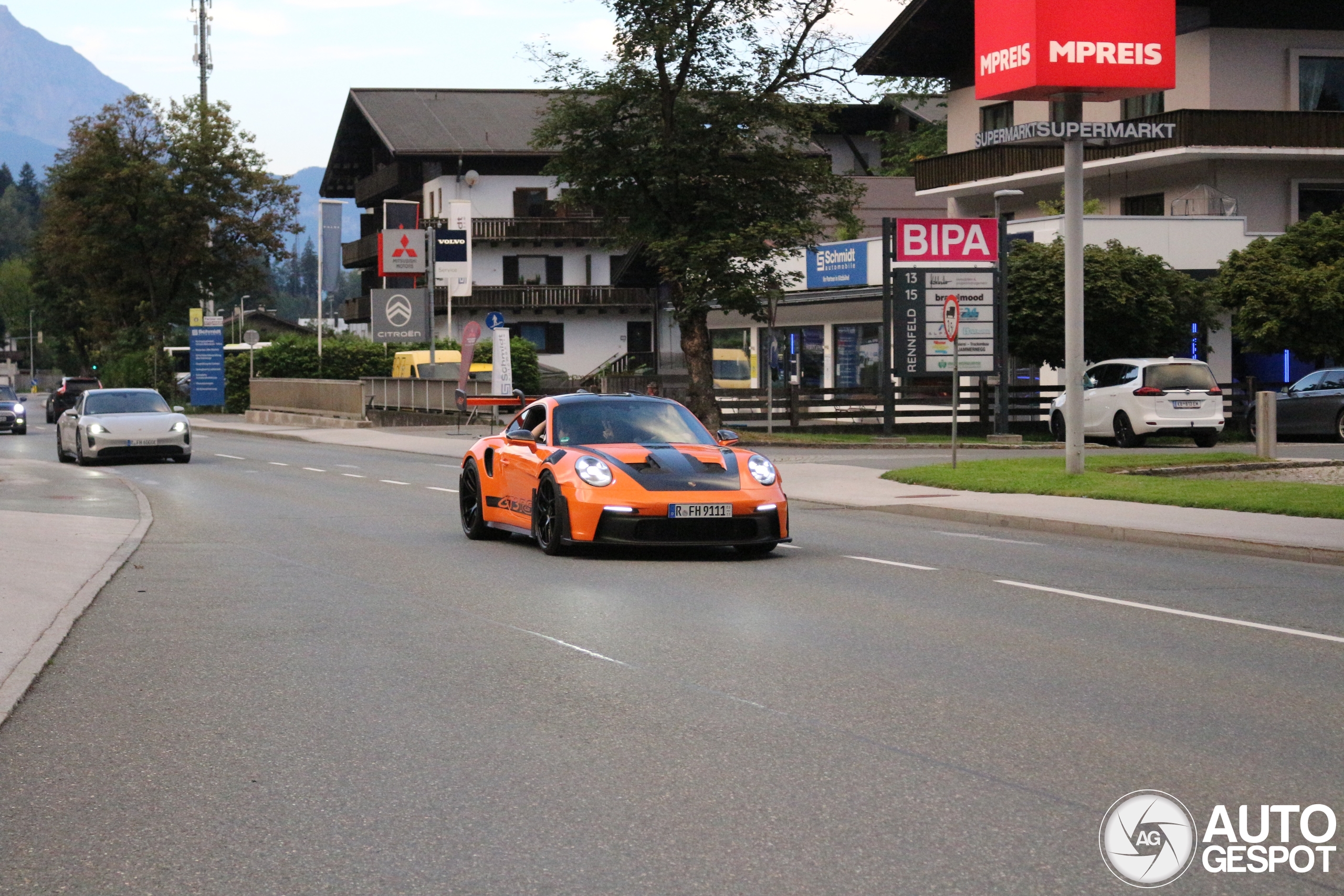 Porsche 992 GT3 RS Weissach Package