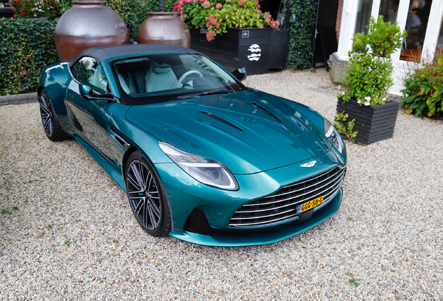 Aston Martin DB12 Volante