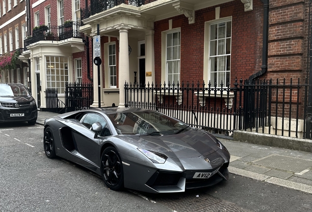 Lamborghini Aventador LP700-4