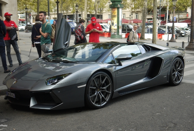 Lamborghini Aventador LP700-4 Roadster