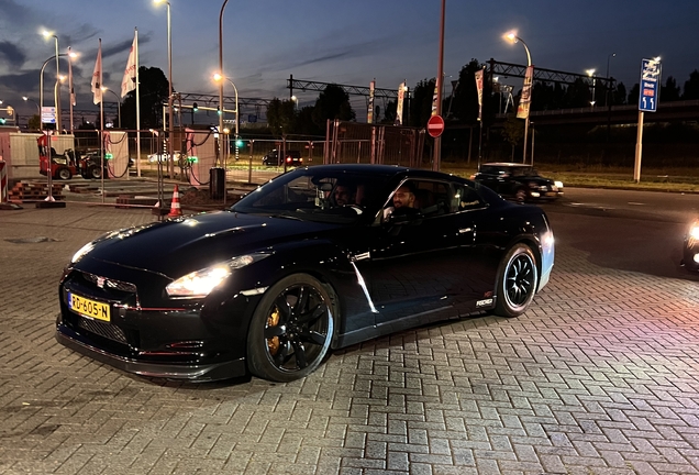 Nissan GT-R