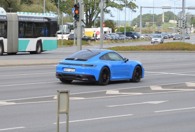 Porsche 992 Carrera 4 GTS