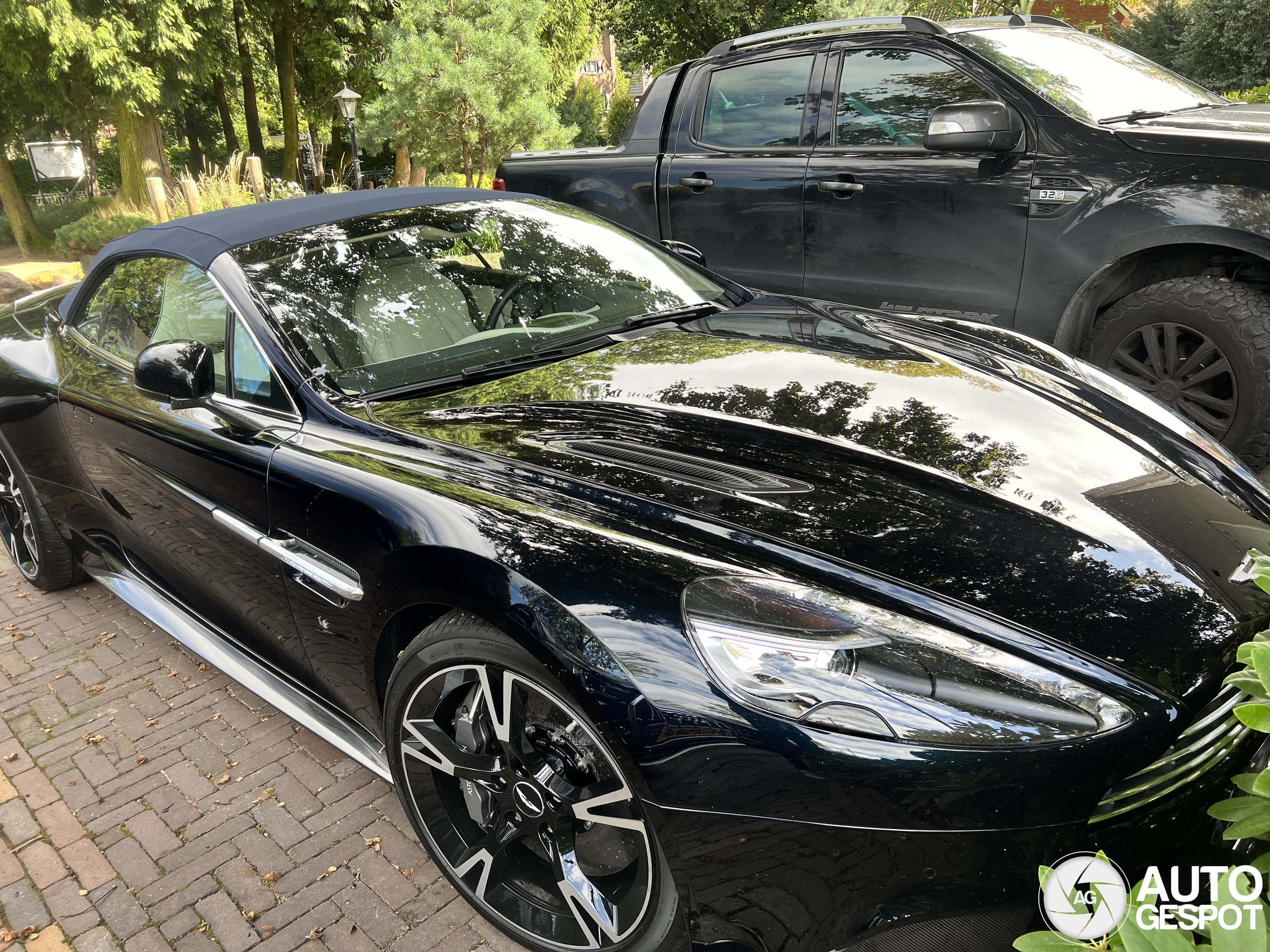 Aston Martin Vanquish S Volante 2017