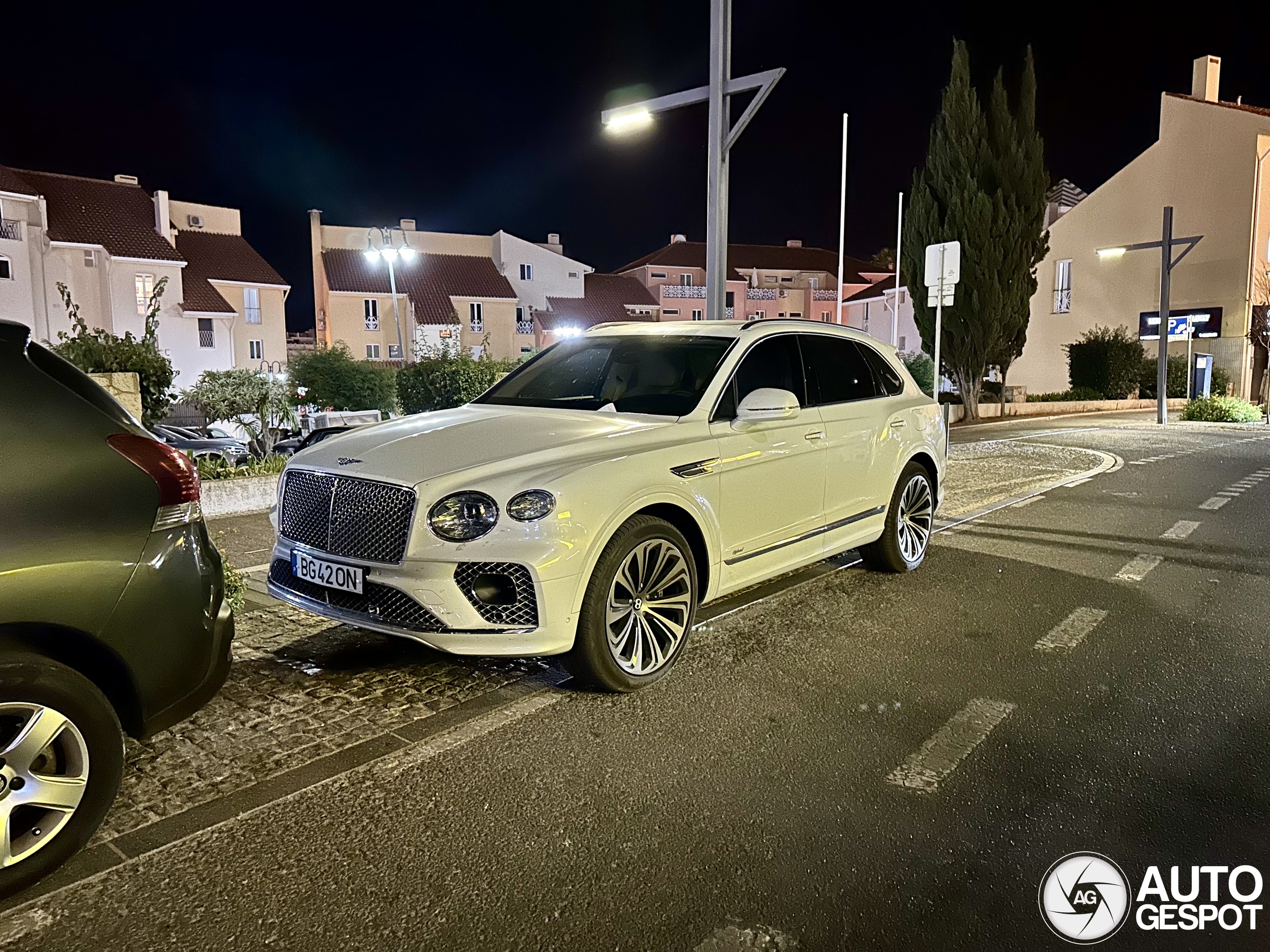 Bentley Bentayga Hybrid 2021