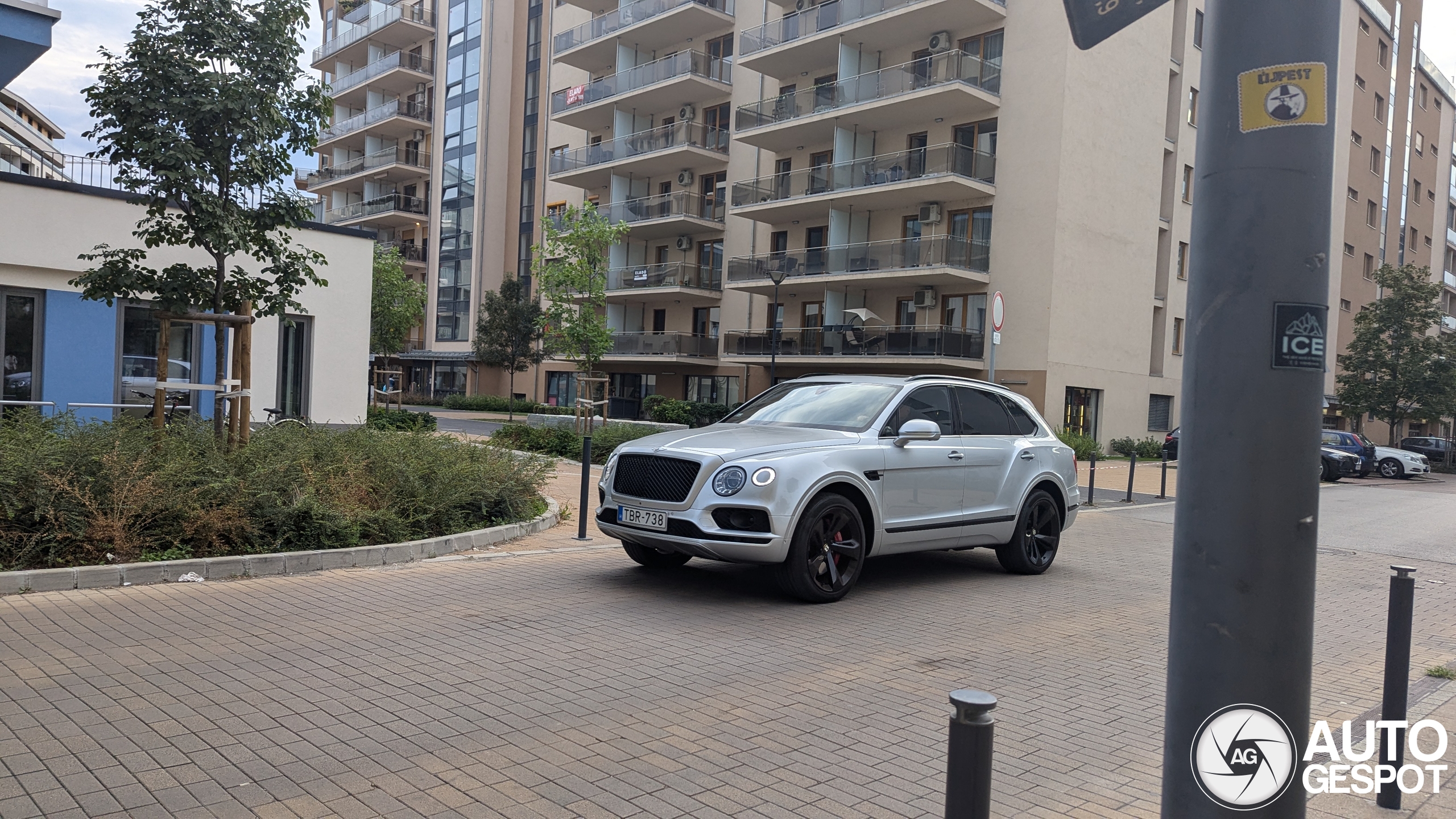 Bentley Bentayga V8