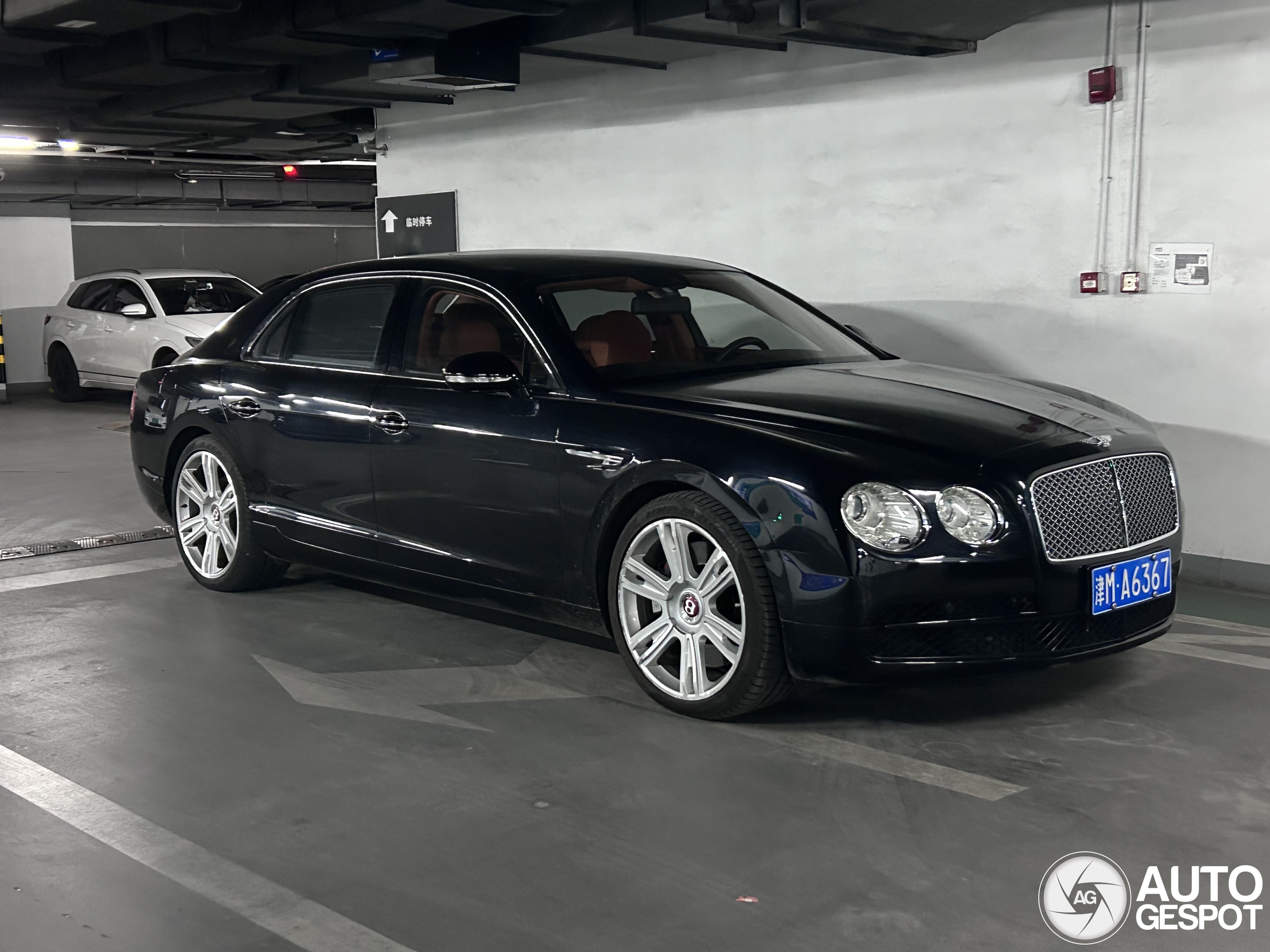 Bentley Flying Spur V8