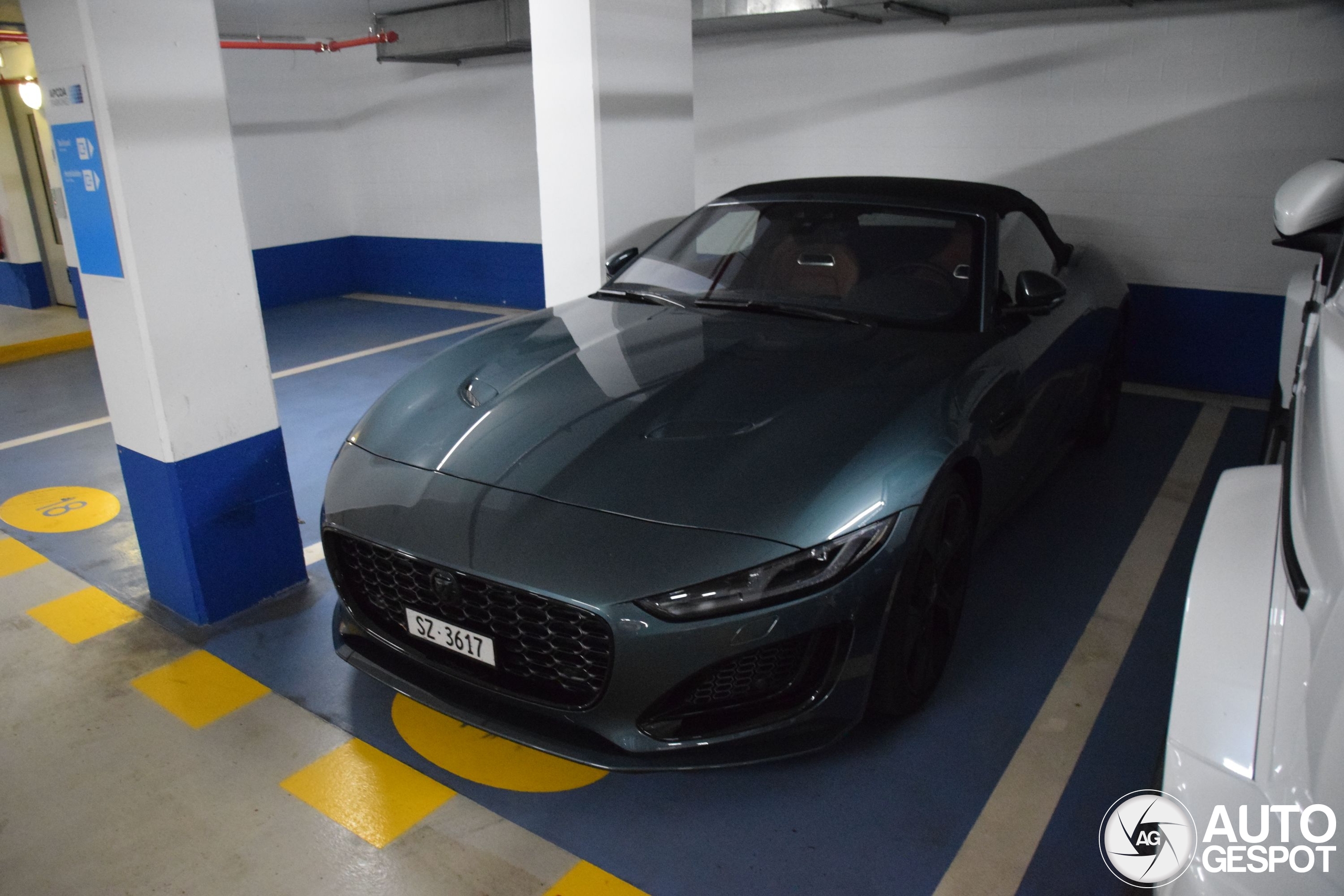 Jaguar F-TYPE P450 75 Convertible