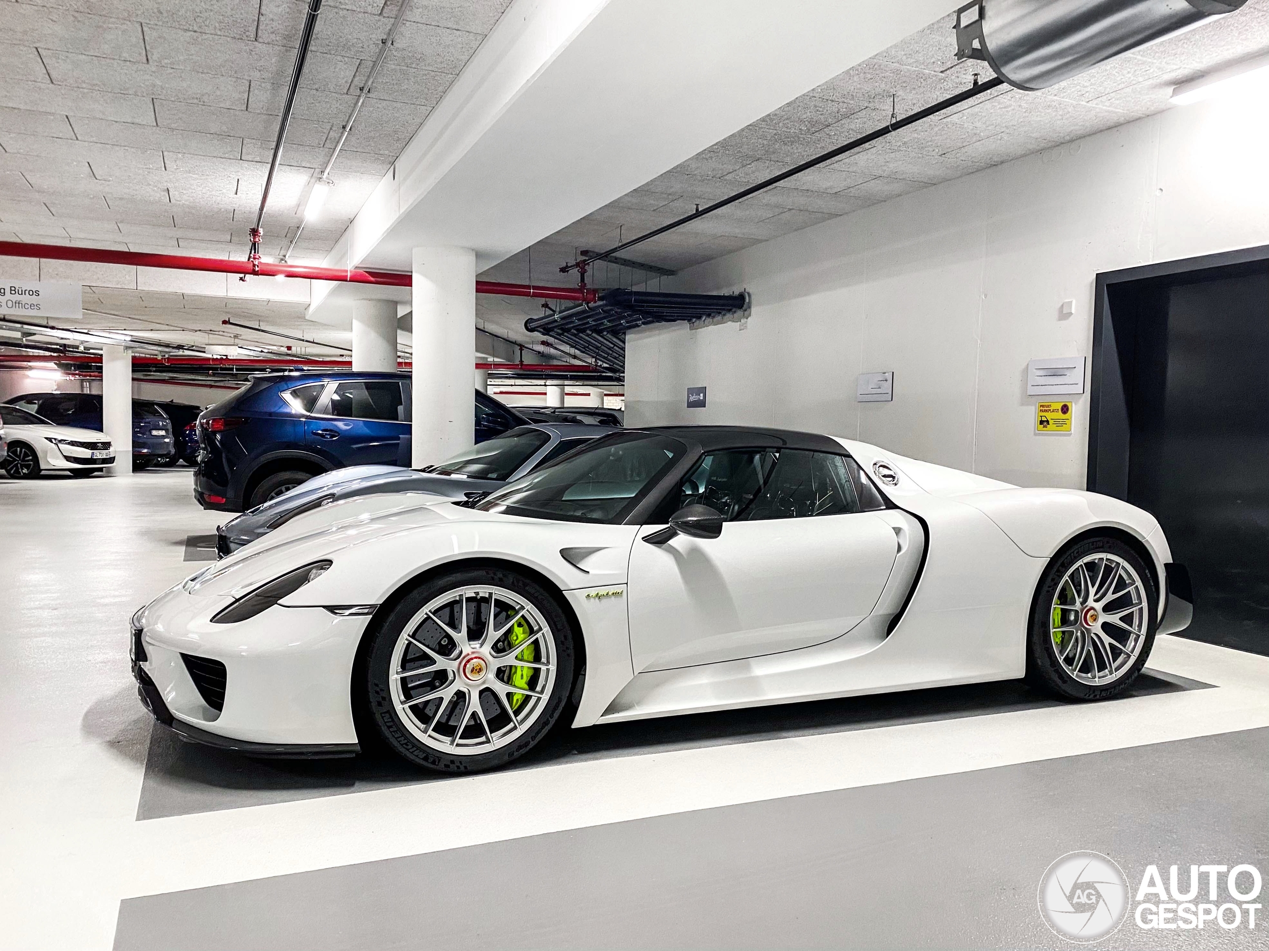 Porsche 918 Spyder Weissach Package