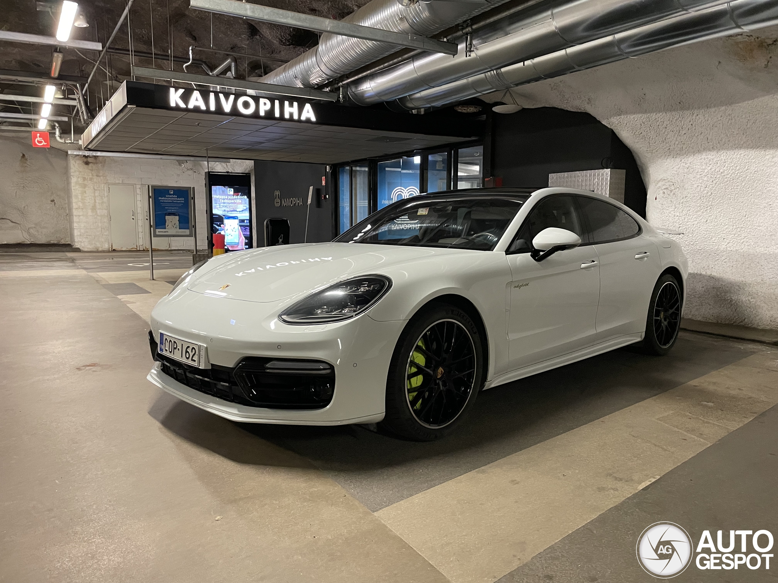 Porsche 971 Panamera Turbo S E-Hybrid