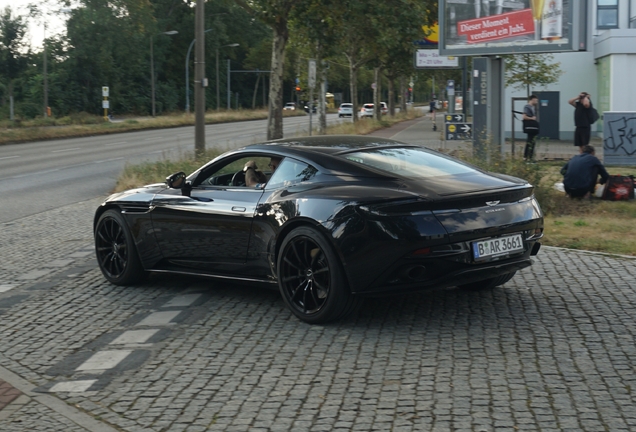 Aston Martin DB11