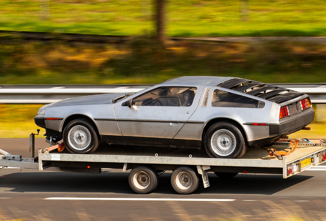 DeLorean DMC-12