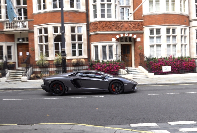 Lamborghini Aventador LP700-4