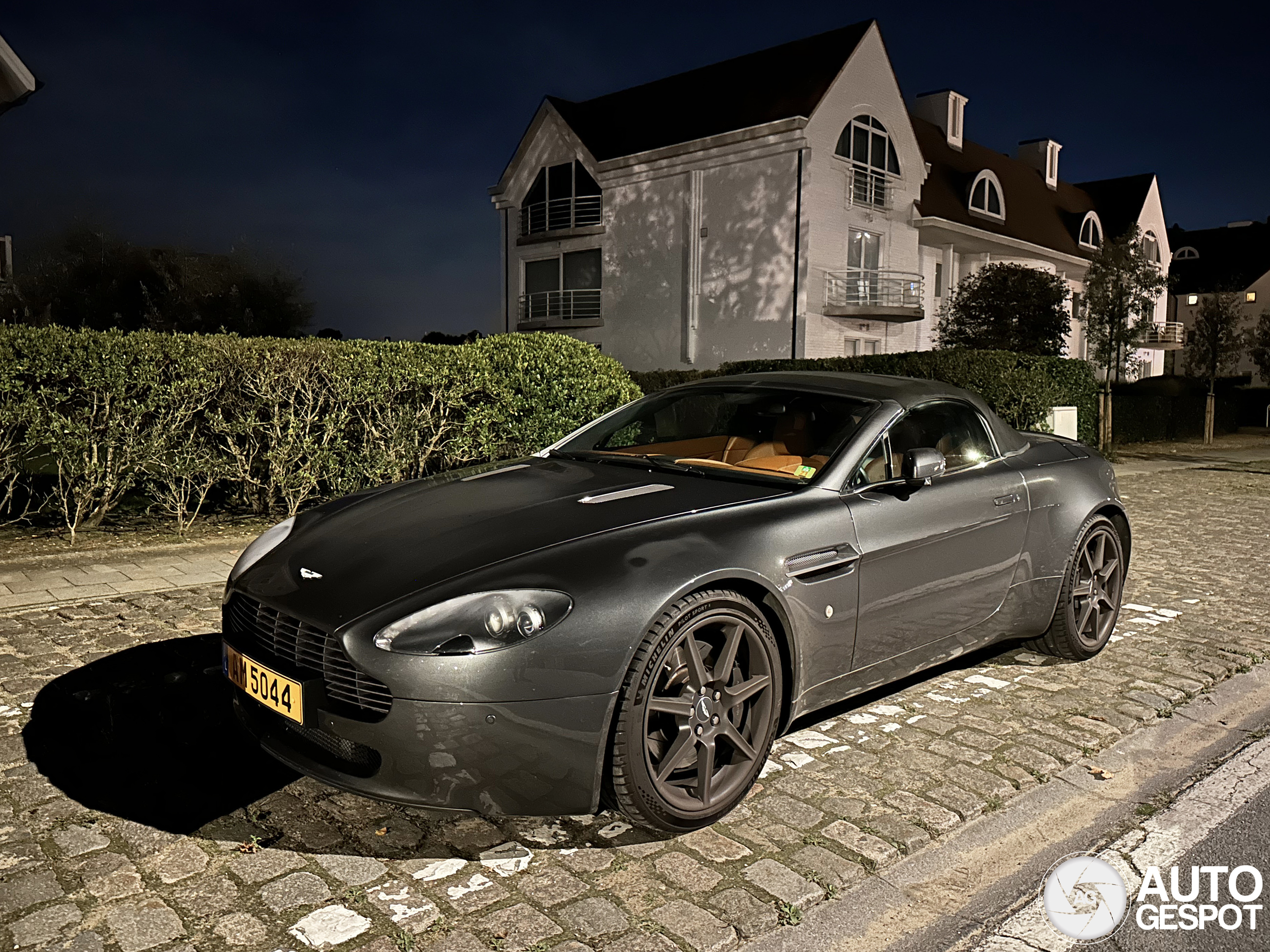 Aston Martin V8 Vantage Roadster