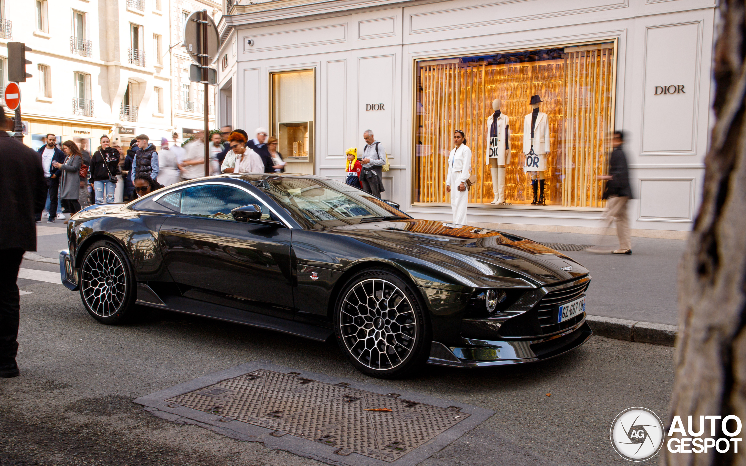 Parijs geeft ons nu ook een Aston Martin Valour