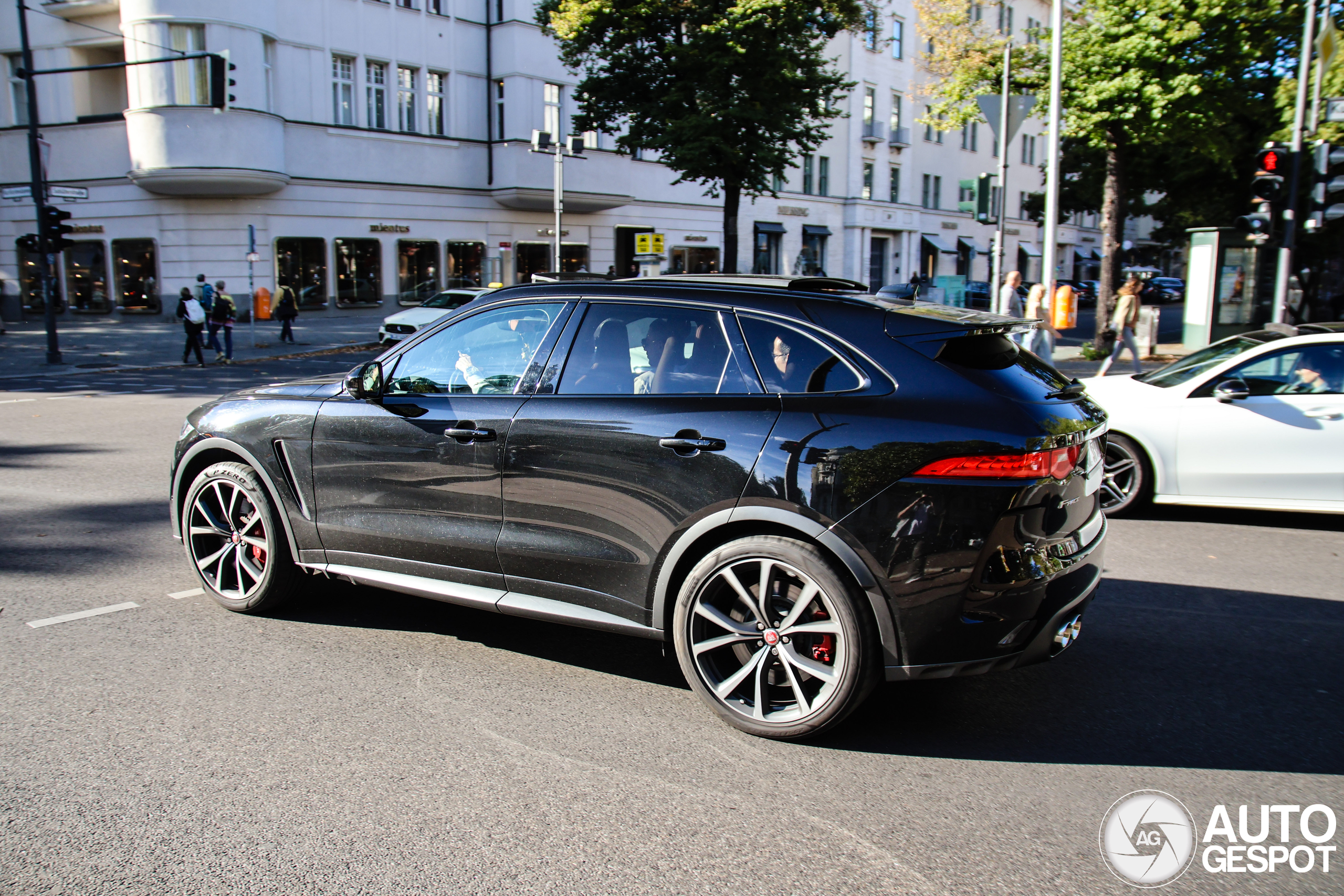 Jaguar F-PACE SVR