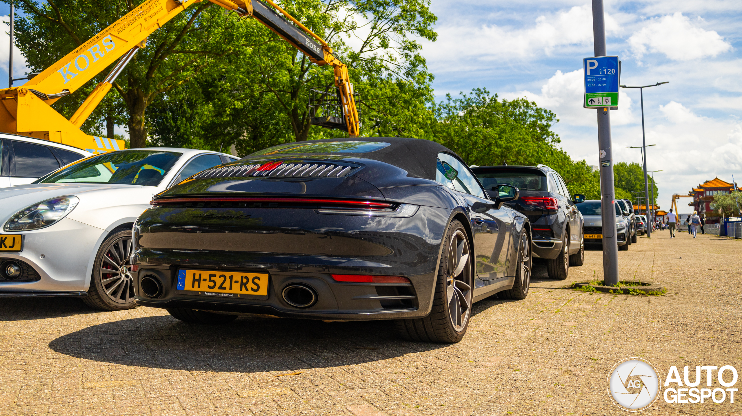 Porsche 992 Carrera 4S Cabriolet