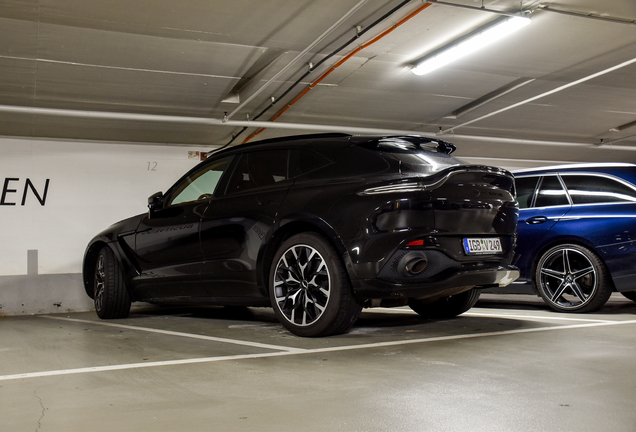 Aston Martin DBX