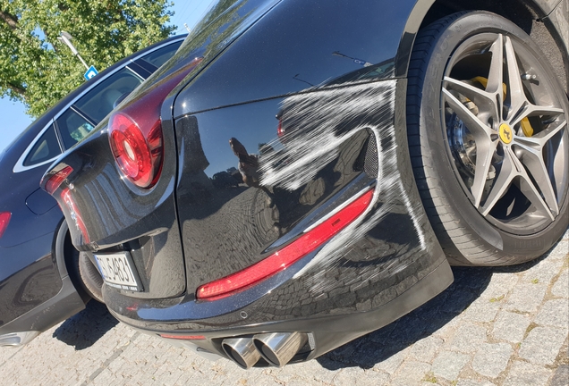 Ferrari California T