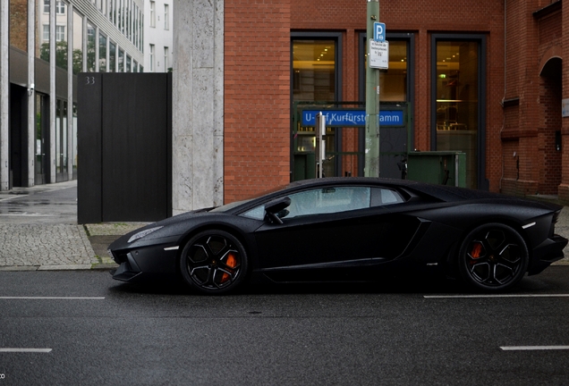 Lamborghini Aventador LP700-4