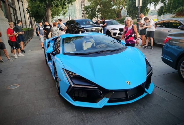 Lamborghini Revuelto