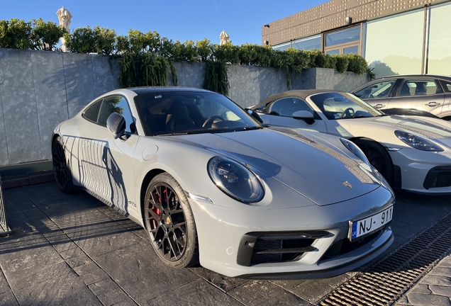 Porsche 992 Carrera 4 GTS