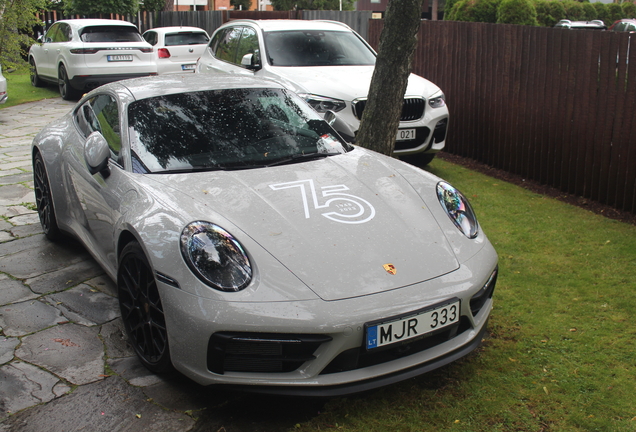 Porsche 992 Carrera 4 GTS