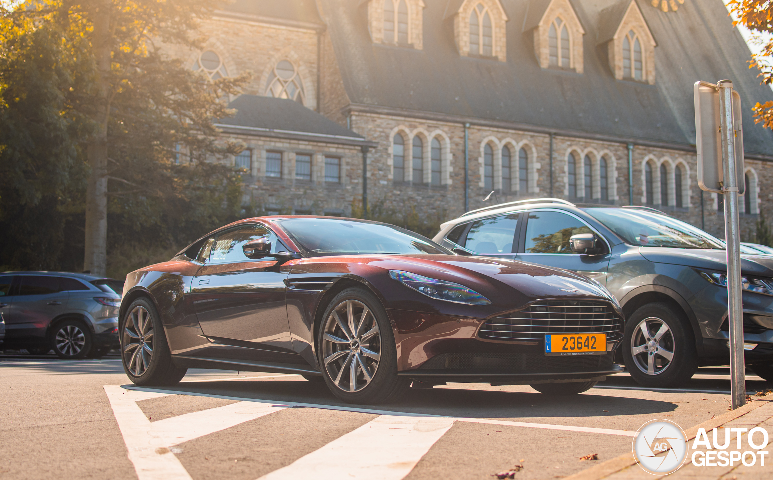 Aston Martin DB11