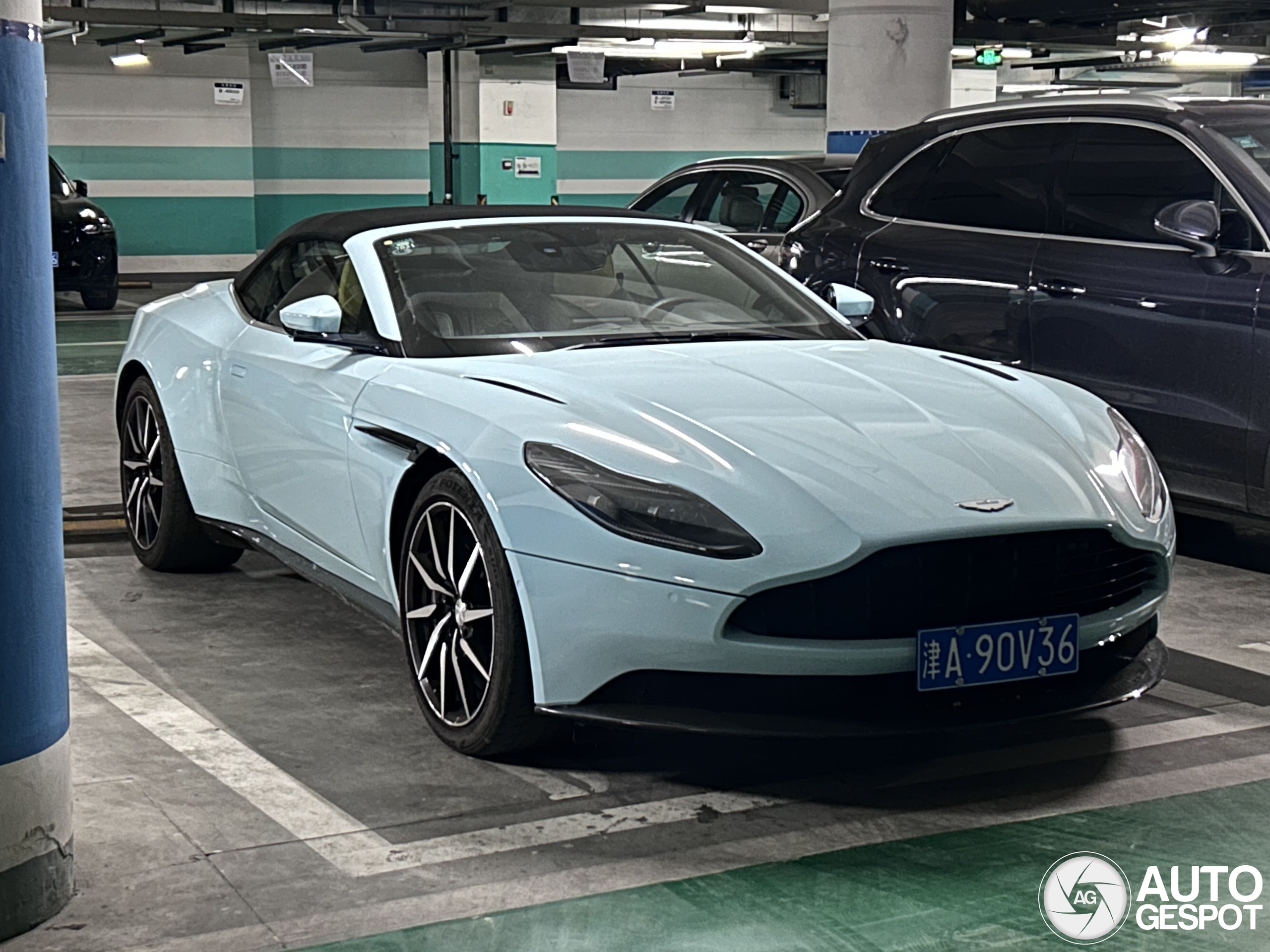 Aston Martin DB11 V8 Volante