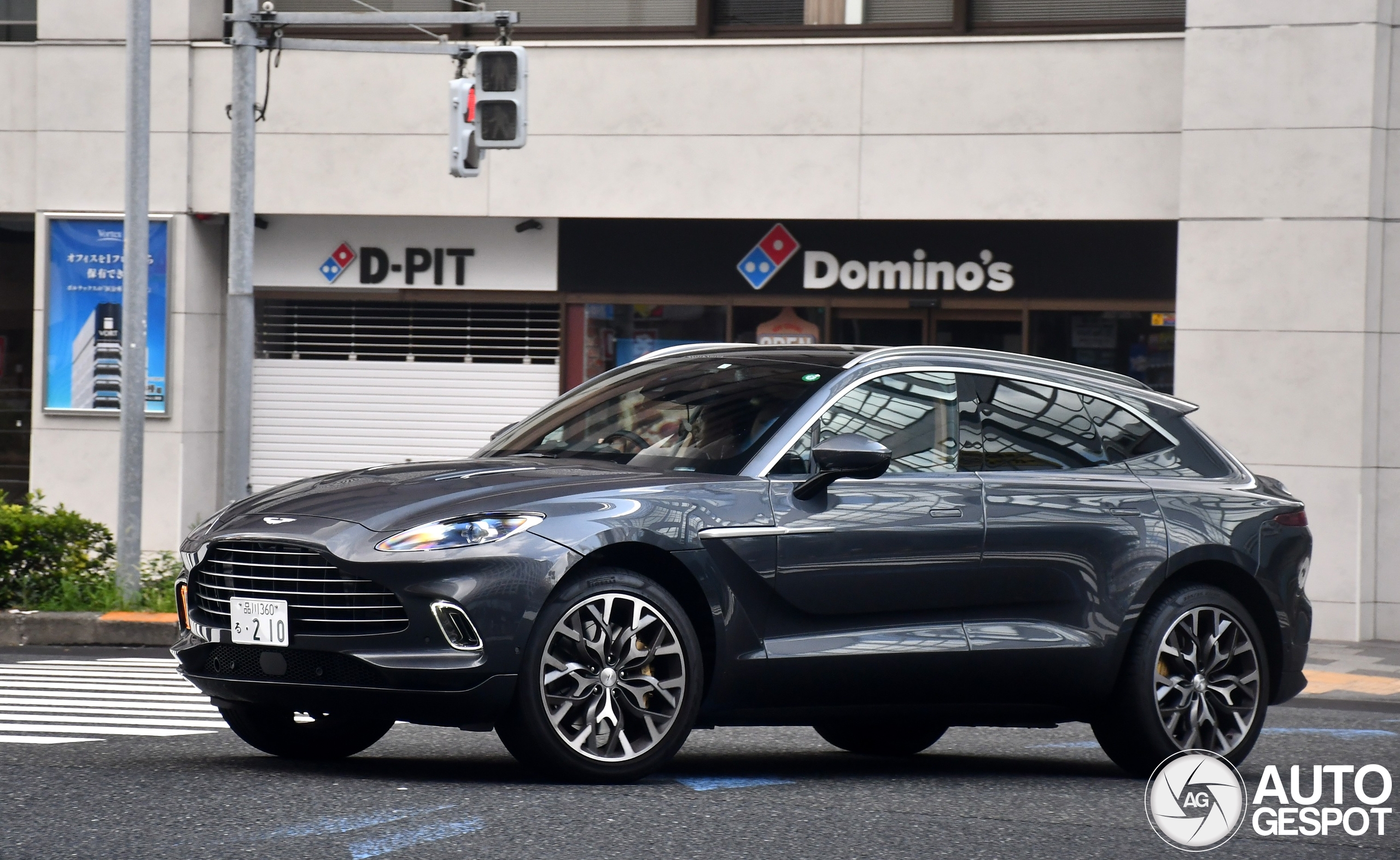 Aston Martin DBX