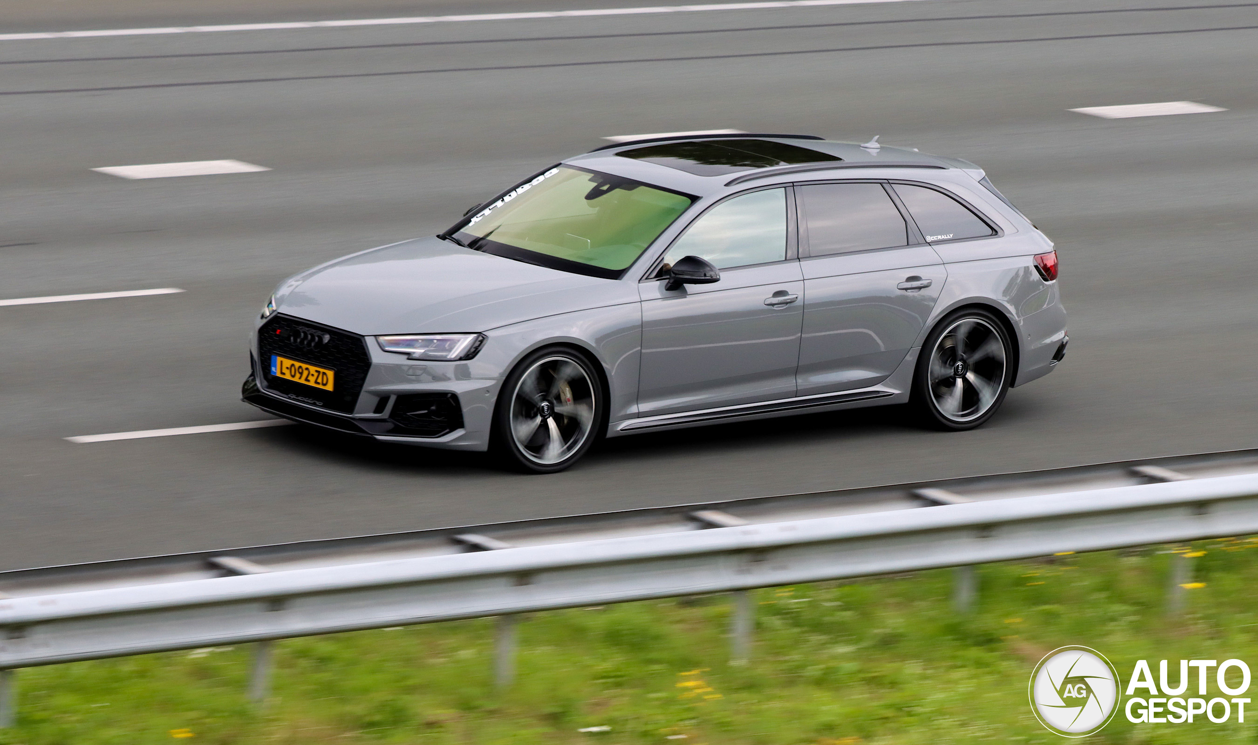 Audi RS4 Avant B9