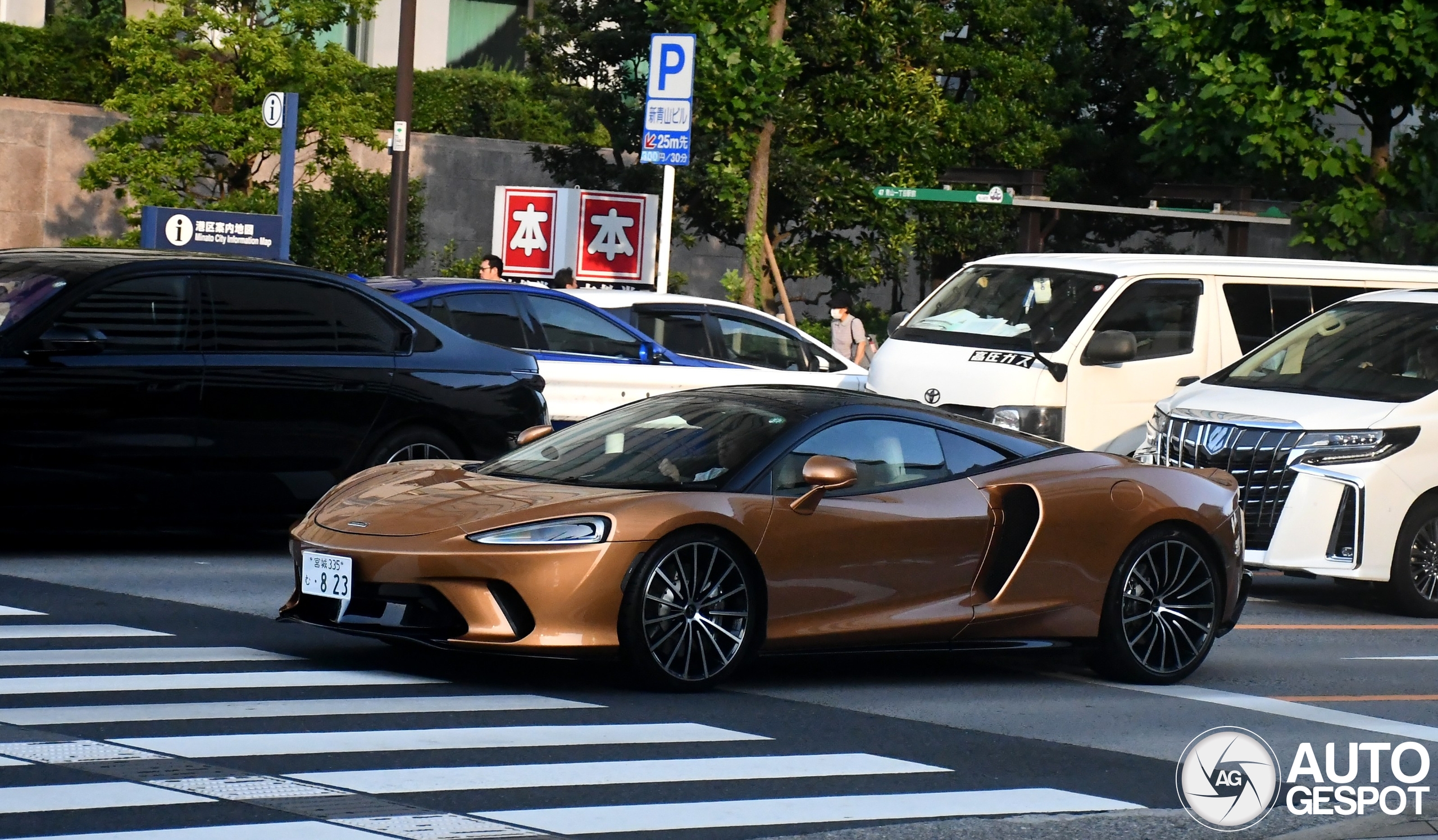 McLaren GT