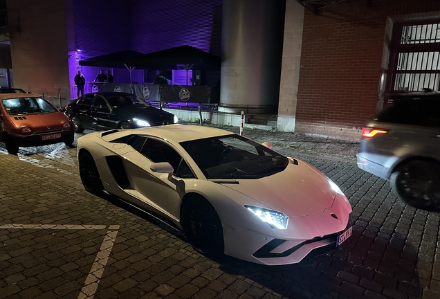 Lamborghini Aventador S LP740-4