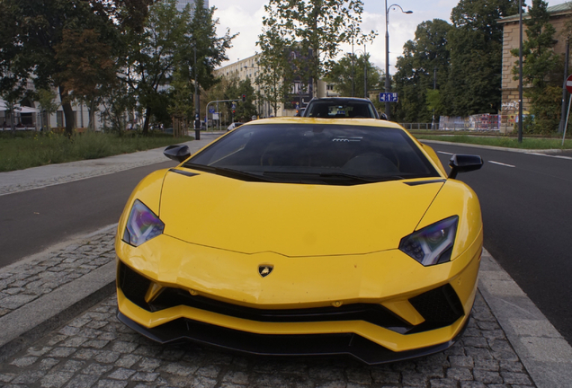 Lamborghini Aventador S LP740-4