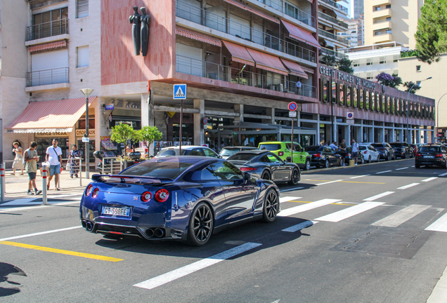 Nissan GT-R 2015