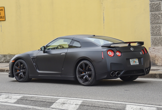 Nissan GT-R