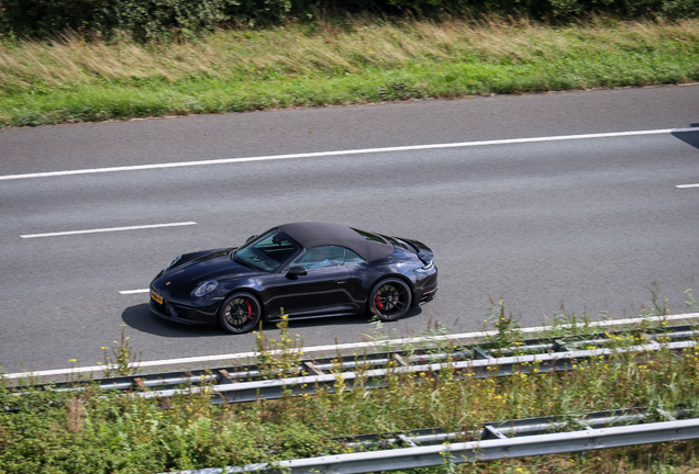 Porsche 992 Carrera 4S Cabriolet