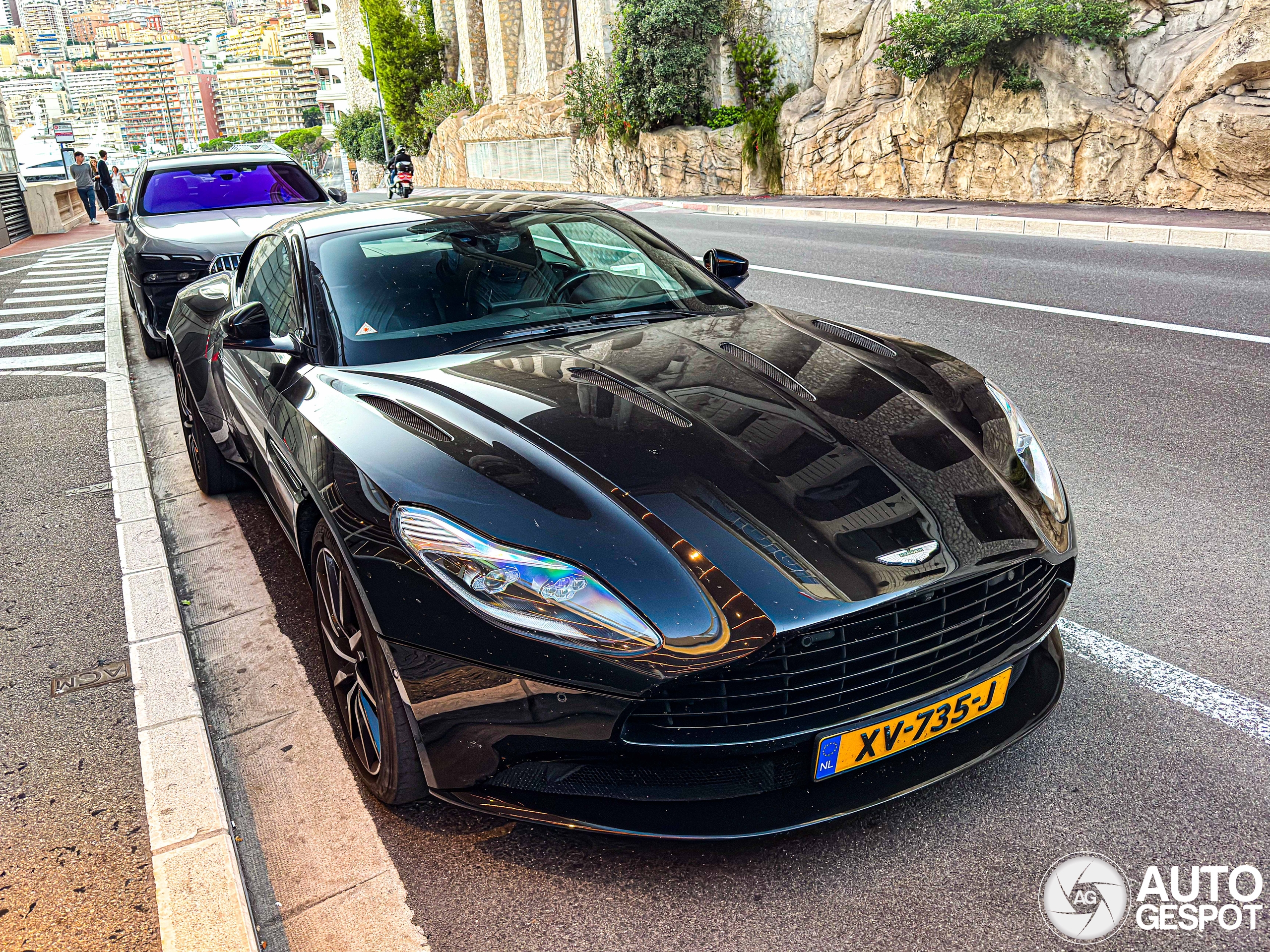 Aston Martin DB11