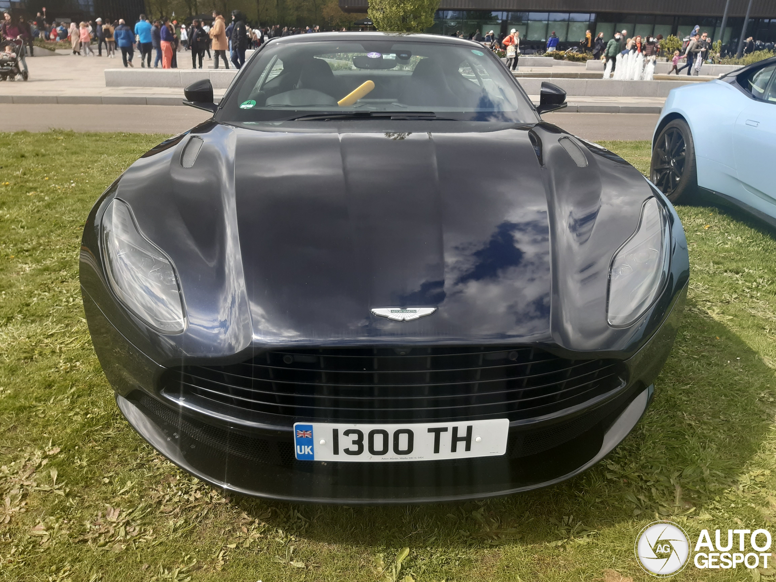 Aston Martin DB11 V8