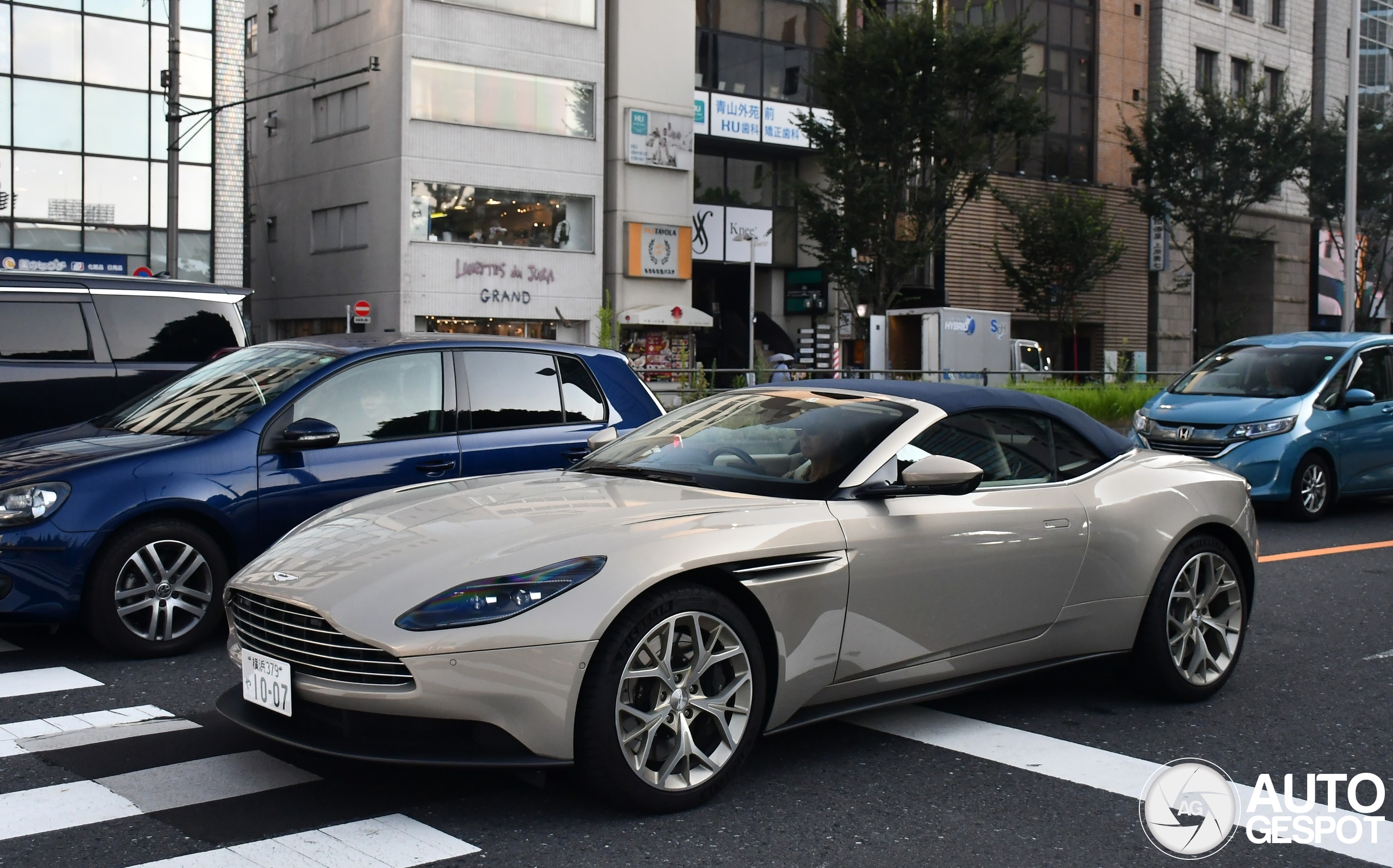 Aston Martin DB11 V8 Volante