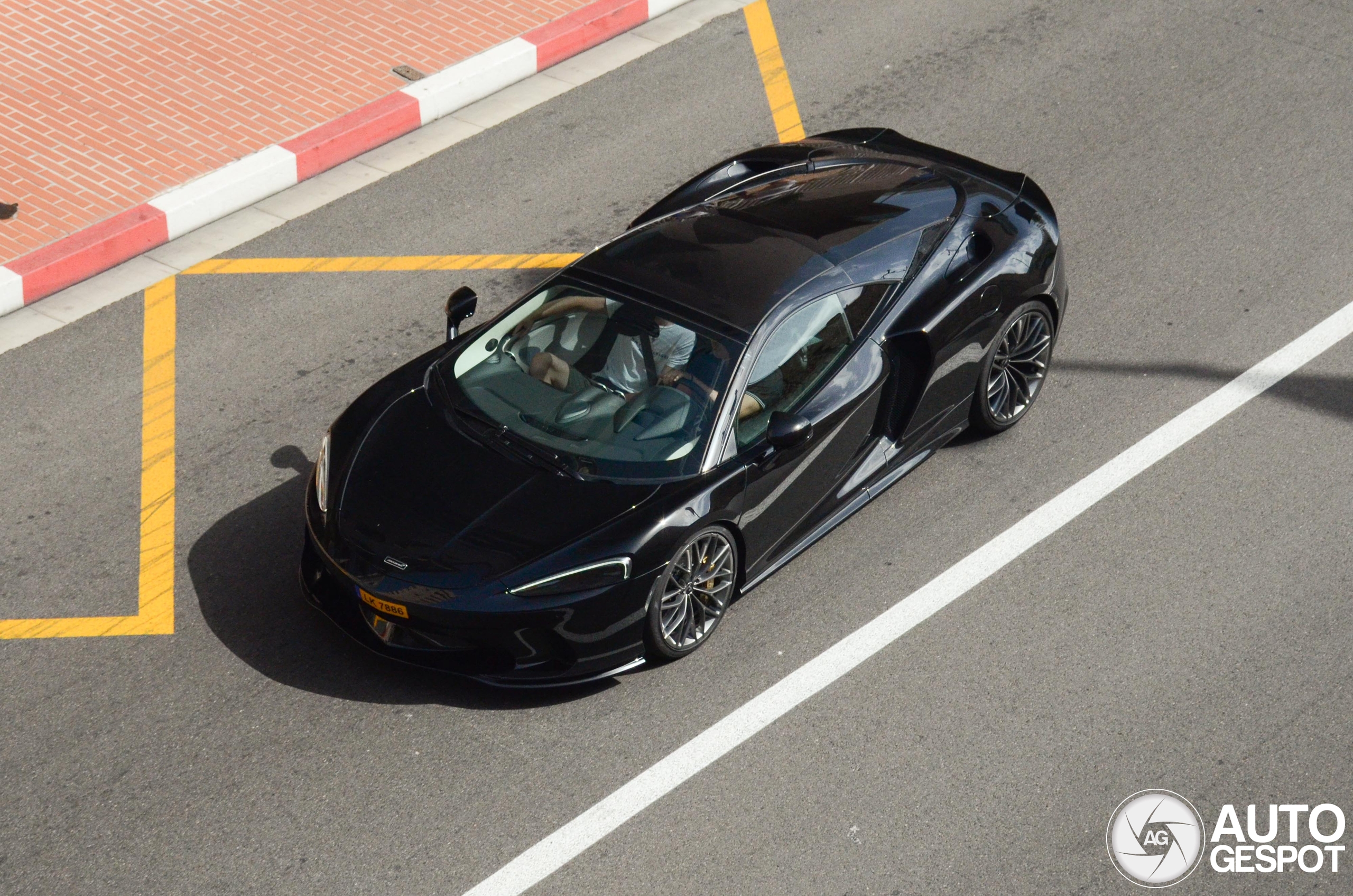 McLaren GT