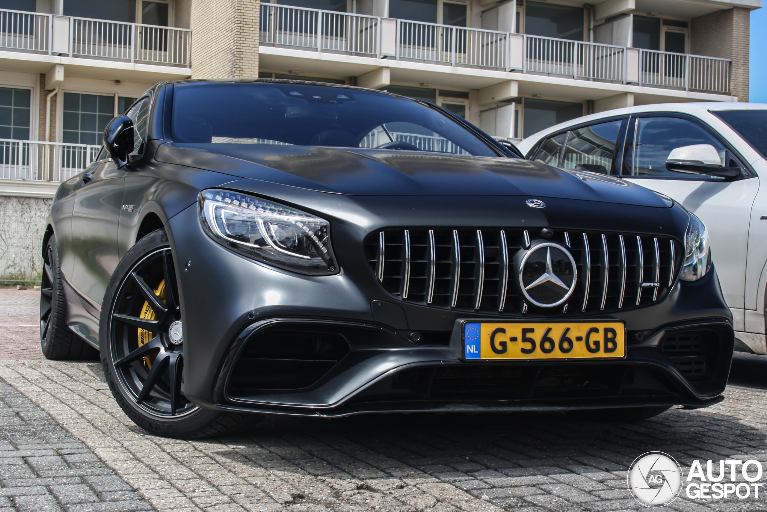 Mercedes-AMG S 63 Coupé C217 2018 Yellow Night Edition