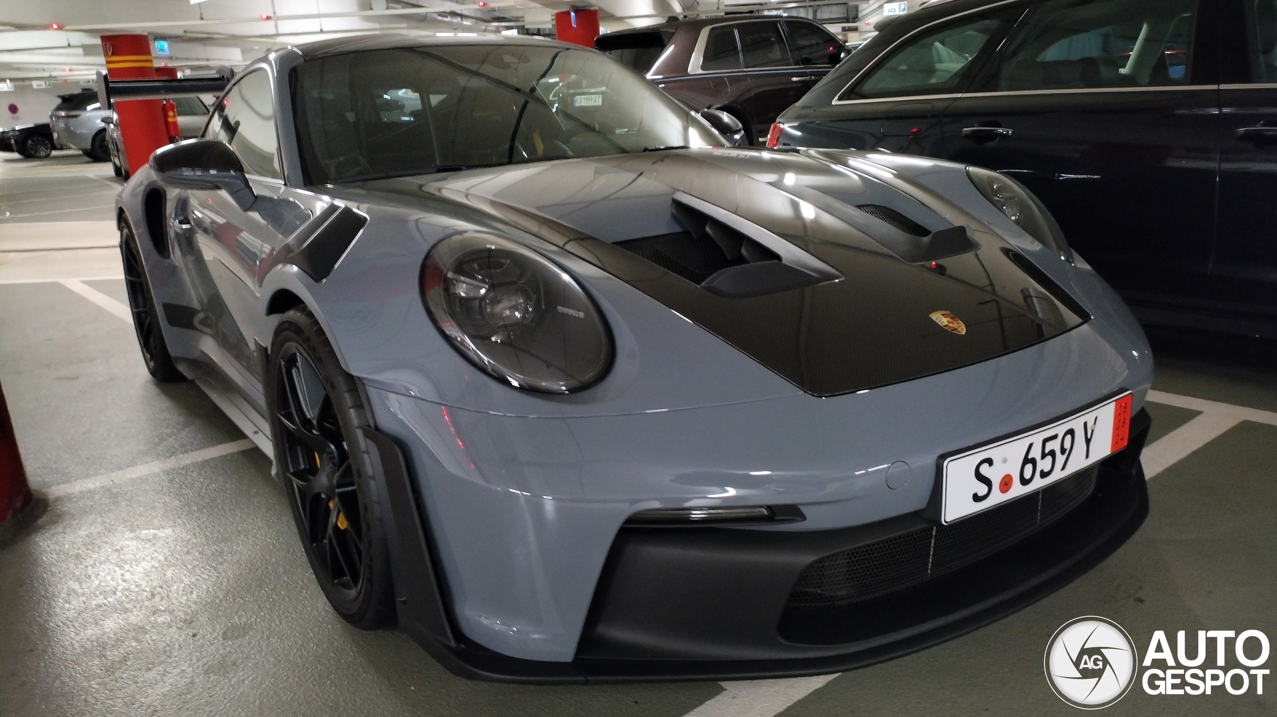 Porsche 992 GT3 RS Weissach Package