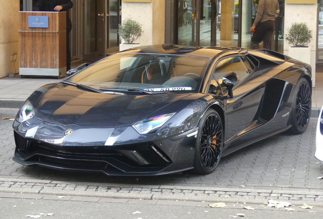 Lamborghini Aventador S LP740-4 Roadster